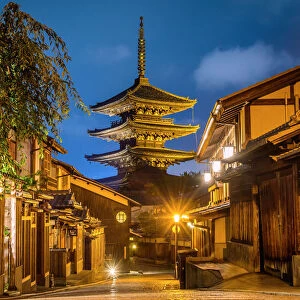 Kyoto Pagoda Yasaka by night, Japan