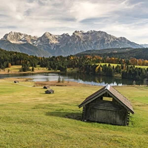 Lodges with Gerold lake and Karwendel Alps in the background
