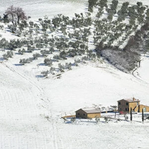 Lonely countryhouse in winter, Val d Orcia, Tuscany, Italy
