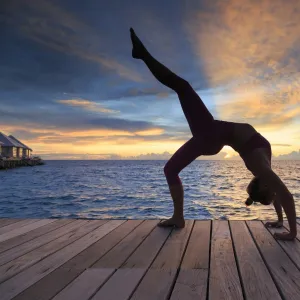 Maldives, South Ari Atoll, Thudufushi Island, Diamonds Thudufushi Resort, woman practising