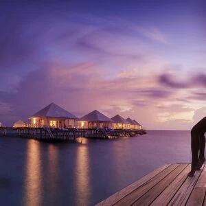 Maldives, South Ari Atoll, Thudufushi Island, Diamonds Thudufushi Resort, man practising