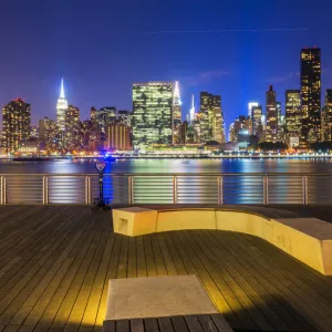 Manhatten skyline at dusk from Gantry Plaza, New York, USA