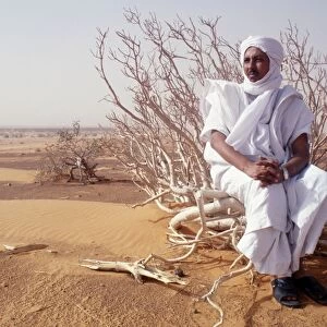 Mauritania, Tagant, Mauritanian guide in the desert
