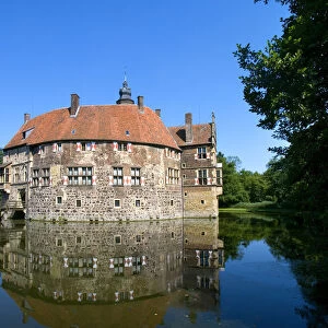 Moated Castle, Vischering, Muensterland, North Rhine Westphalia, Germany