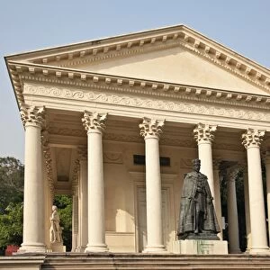 Modelled like a Greek Temple, the Cenotaph in the grounds of Flagstaff House at Barrackpore was erected as a Memorial to the Brave to commemorate those who fell in the battles of Java and Mauritius in 1810 and 1811