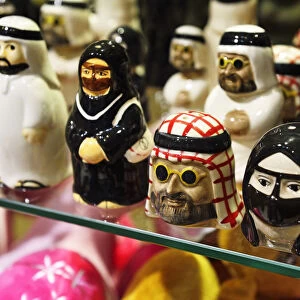 Models of a Sheikh with a veiled woman as salt and pepper shakers, Anantara Desert