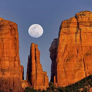 Full Moon over Cathedral Rocks, Sedeona, Arizona, USA