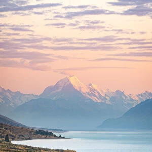 Mount Cook viewed from Lake Pukaki viewing point at sunrise, Mount Cook National Park