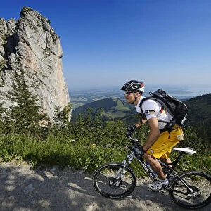 Mountain bikers before Staffelstein, Kampenwand, Chiemgau, Upper Bavaria, Bavaria