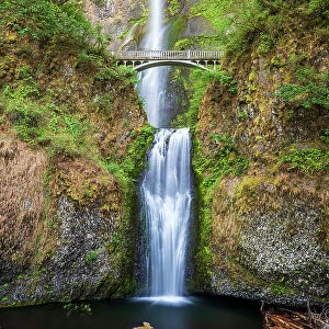 Multnomah Falls, Columbia River Gorge, Troutdale, Oregon, USA
