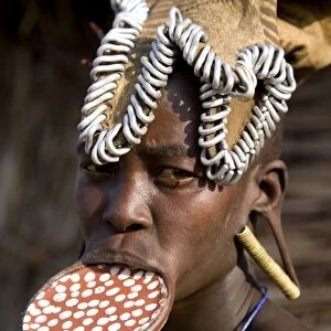 Mursi woman with clay lip plate