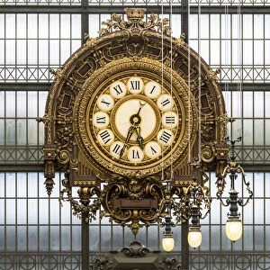 Musee d Orsay, giant ornamental clock, Paris, France