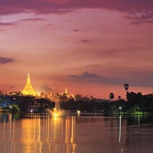 Myanmar (Burma), Yangon (Rangoon), Shwedagon Paya (Pagoda) reflected in Kandawgyi Lake