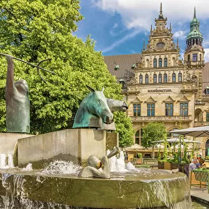 Neptune Fountain and Manufactum department store (formerly Bremer Bank-Haus) at Domshof, Bremen, Germany
