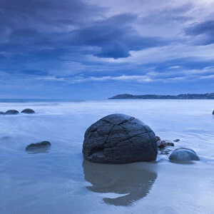 New Zealand, South Island, Otago, Moeraki, Moeraki Boulders also known as Te Kaihinaki
