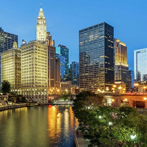 Night view of downtown skyline and Chicago River, Chicago, Illinois, USA