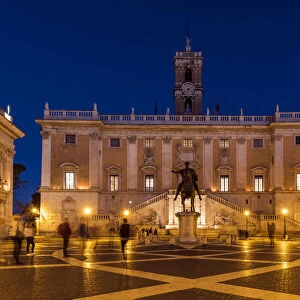Night view of Piazza del Campidoglio with Palazzo Senatorio and the replica of the