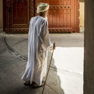 Nizwa, Sultanate of Oman, Middle East. Old man with tradition dress