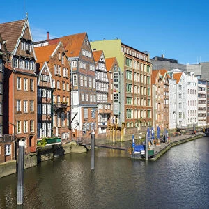 Old houses along the Nikolaifleet canal on a sunny afternoon, Altstadt, Hamburg, Germany