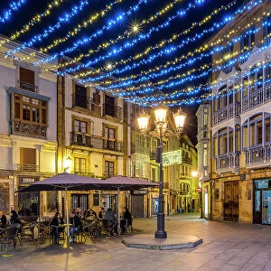 Outdoor cafe in the old town, Oviedo, Asturias, Spain