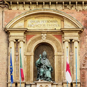Palazzo d Accursio, detailed view, Piazza Maggiore, Bologna, Emilia-Romagna, Italy