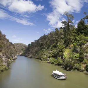 Passnger ferry on Cateract Gorge