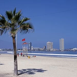 Playa Cavancha, the most central of Iquiques city beaches