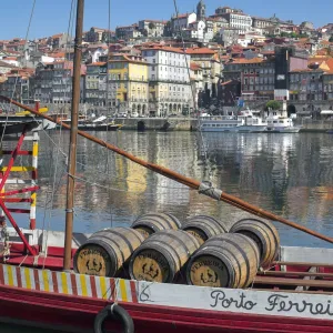 Port carrying Barcos, Porto, Portugal