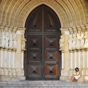 Portugal, Alentejo, Evora, Evora cathedral, woman reading (MR)