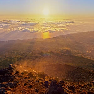 Portugal, Azores, Pico, Sunrise viewed from the top of the Mount Pico