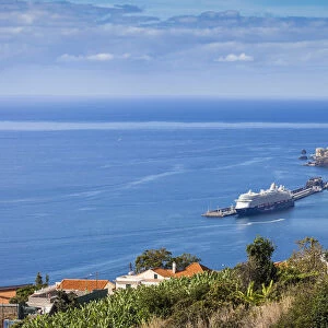 Portugal, Madeira, Funchal, View of Funchal harbour and town