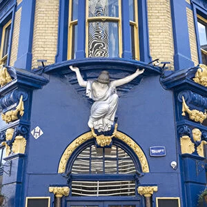 Pub on Tooley Street, London, England, UK
