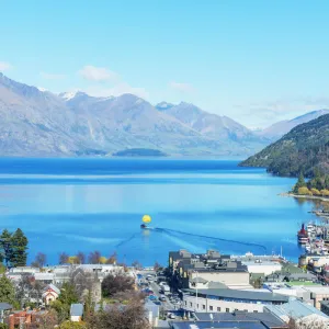 Queenstown and lake Wakatipu, elevated view, Queenstown, South Island, New Zealand