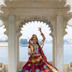 Rajasthani dancer, Taj Lake Palace, Lake Pichola, Udaipur, Rajasthan, India