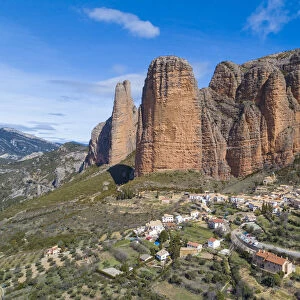 Riglos village with Mallets of Riglos in background. Riglos, province of Huesca, Aragon