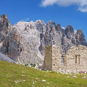 Ruin of Rifugio Popena, Monte Cristallo, UNESCO World Heritage, Belluno, Veneto, Dolomites, Italy
