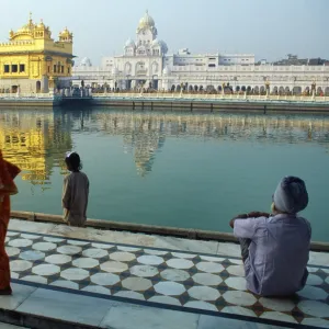 Sikh pilgrims by Amrit Sarovar