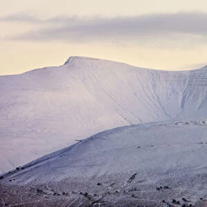 Snow covered Pen y Fan and Corn Du mountains in the Brecon Beacons National Park, Powys, Wales, UK. Winter (January) 2010