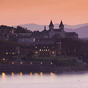 Spain, Basque Country Region, Guipuzcoa Province, San Sebastian, waterfront, buildings