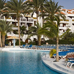 Spain, Canary Islands, Tenerife, Playa de Las Americas, Parque Santiago hotel and pool