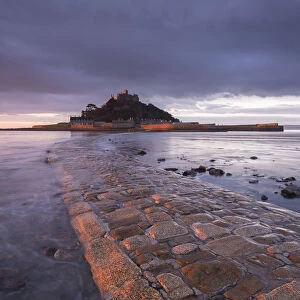 St Michaels Mount and the Causeway at dawn, Marazion, Cornwall, England. Winter