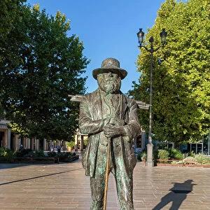 Statue of artist Paul Cezanne, Aix-en-Provence, Provence-Alpes-C√¥te d'Azur, France