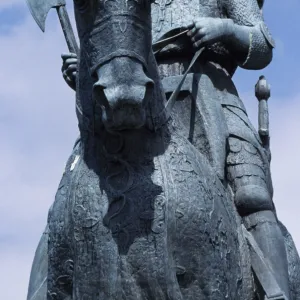 The statue of Robert the Bruce, at the Bruce Monument at Bannockburn