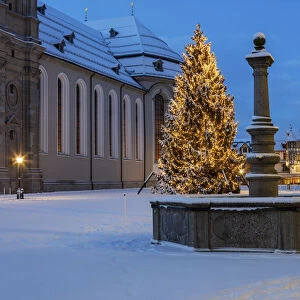 Switzerland, Canton St. Gallen, Stiftskirche, Klosterplatz, Weihnachtsbeleuchtung
