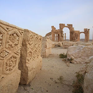 Syria, Palmyra ruins (UNESCO Site), Great Colonnade and Monumental Arch