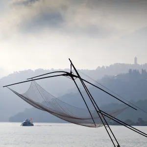 Taiwan, Nantou, Hanbi Peninsula, Four- handed Fishnet on Sun Moon Lake