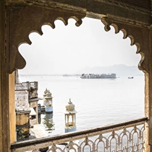Taj Lake Palace from the Bagore Ki Haveli Museum, Lake Pichola, Udaipur, Rajasthan, India