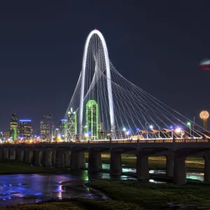 Texas, Dallas; Margaret Hunt Hill Bridge; Cable-Stayed Bridge, Skyline; Trinity River