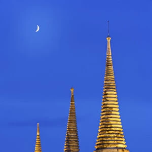 Thailand, Ayutthaya, Wat Phra Si Sanphet at dusk