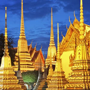 Thailand, bangkok, Chedis at Wat Pho, Dusk